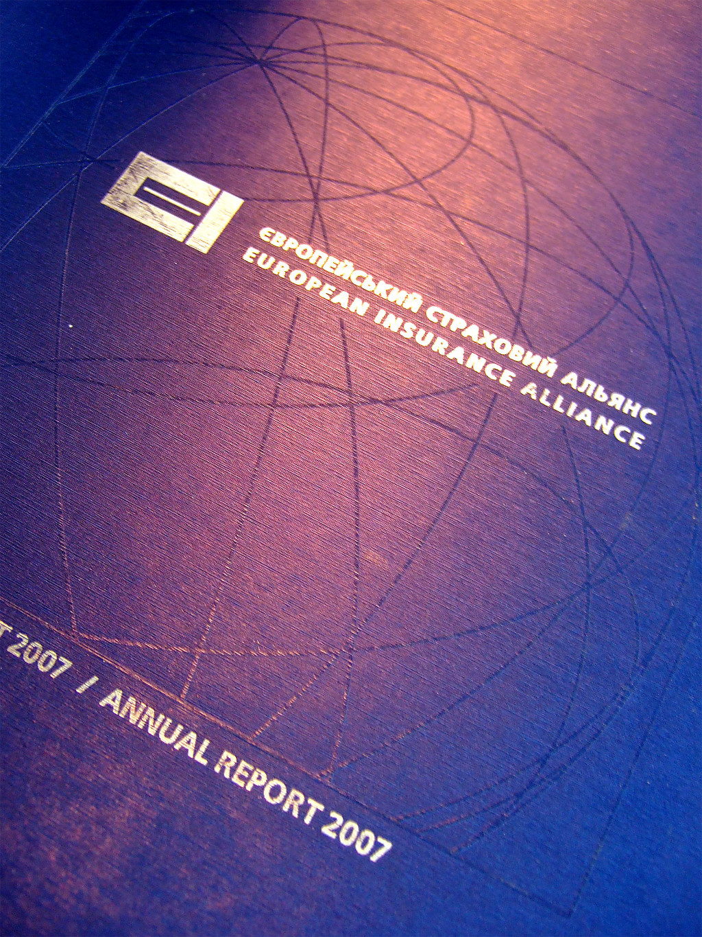 Друк каталогів «Річний звіт European Insurance Alliance». Поліграфія друкарні Макрос, виготовлення каталогів, специфікація 964977-9